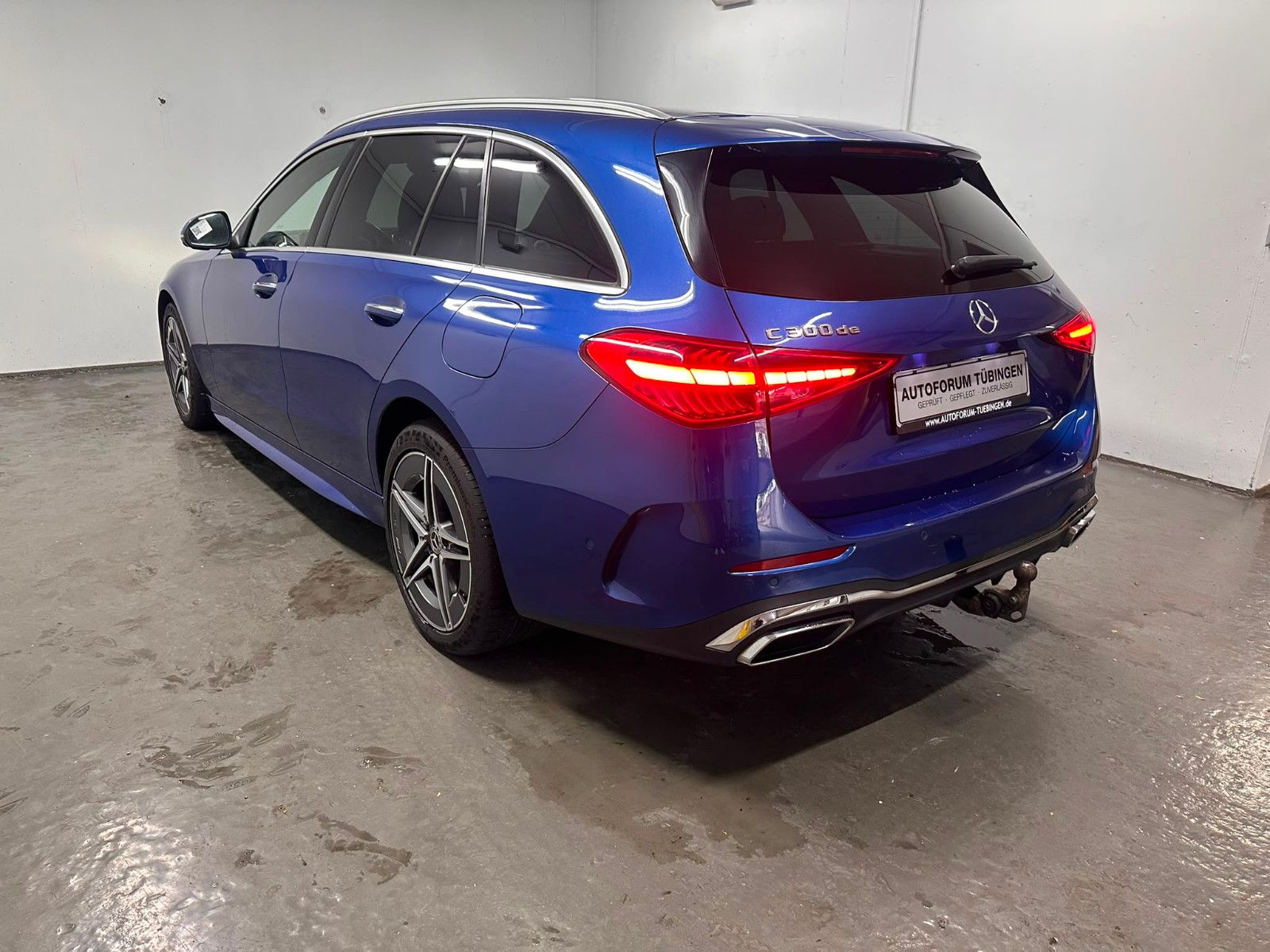 Fahrzeugabbildung Mercedes-Benz C 300 de T *AMG-LINE*MASSAGE*AHK*360*KEYGO*PANO