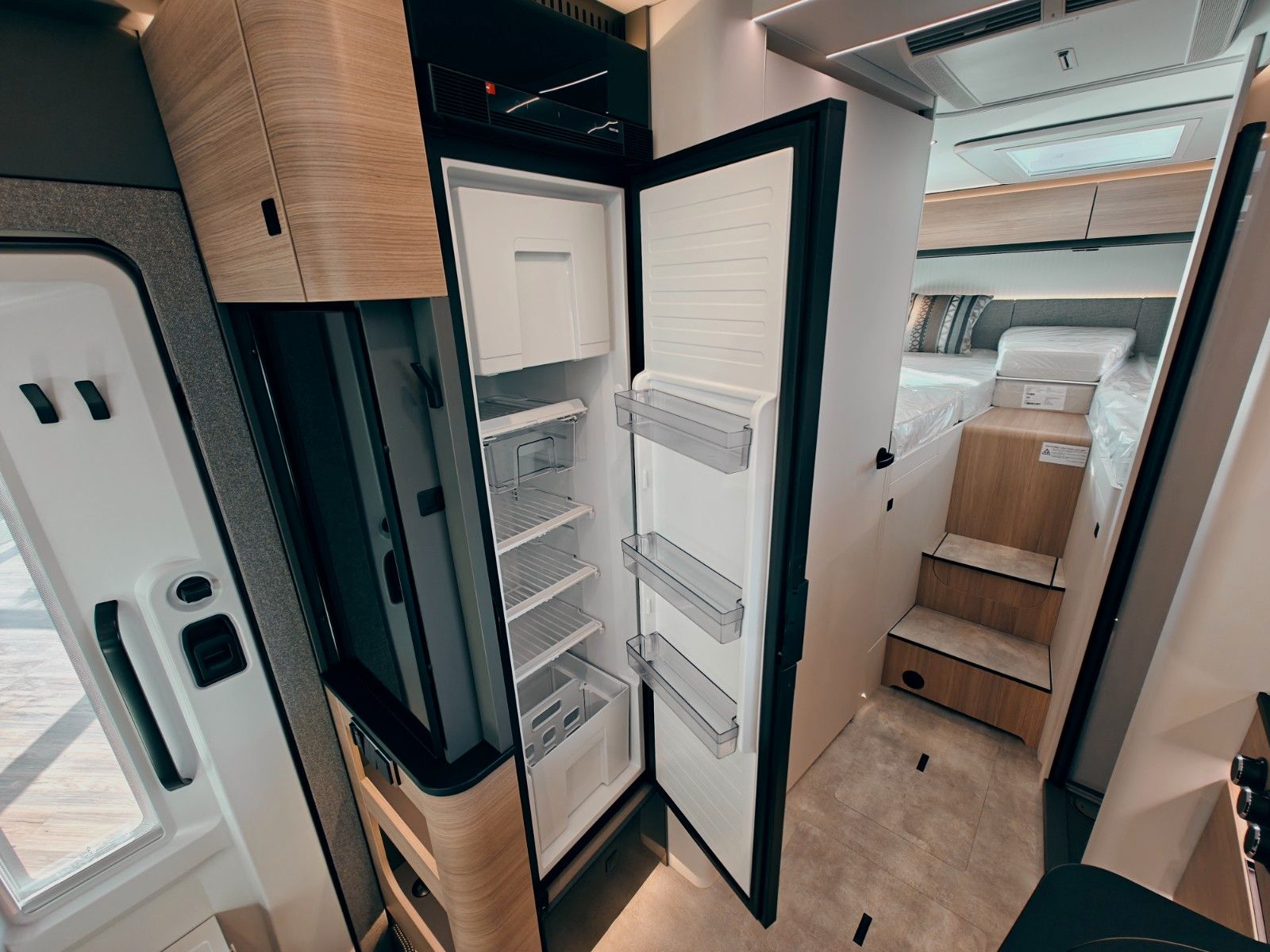 Fahrzeugabbildung HYMER / ERIBA / HYMERCAR B-KLASSE MC T 680 PREMIUM - MATARA TEAK by palmo