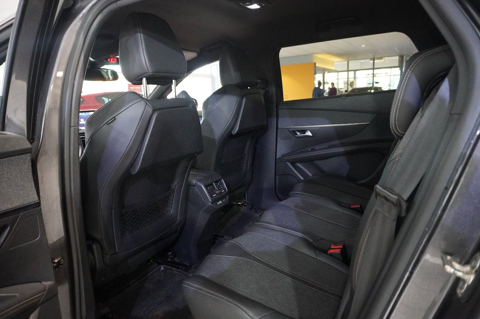 Fahrzeugabbildung Peugeot 5008 1.2T ALLURE GT-LINE 7-SITZ NAVI/LED/KAMERA