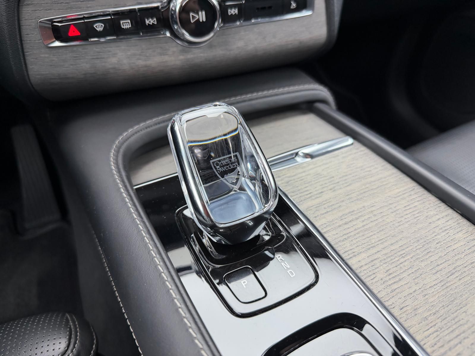 Fahrzeugabbildung Volvo XC90 B5PLUS 7-SITZE/AWD/PANO/H&K/ACC/360°/AHK/CA