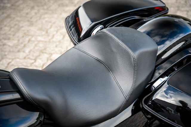 Fahrzeugabbildung Harley-Davidson ROAD GLIDE ST 117 MY22 FLTRXST - 1.HAND -