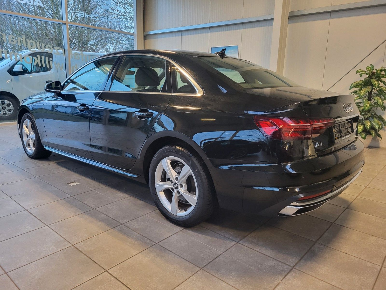 Fahrzeugabbildung Audi A4 Lim. 35 TFSI advanced/ERST 661 km GesamtLaufl
