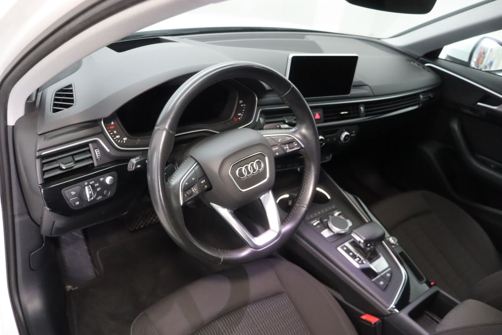 Fahrzeugabbildung Audi A4 Avant 3.0 TDI design * HUD * AHK