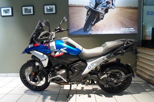 Fahrzeugabbildung BMW R1300GS Style Trophy mit Enduro Paket & Akra.