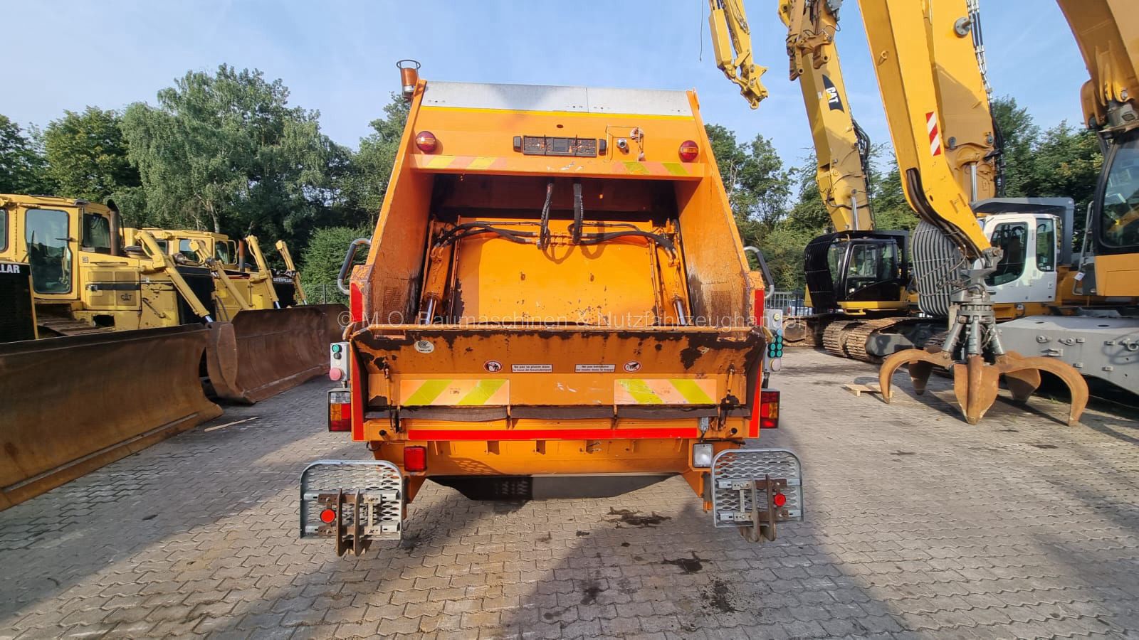 Fahrzeugabbildung Mercedes-Benz 2633 Econic EEV / AC / ZSA / Retarder / 6x2