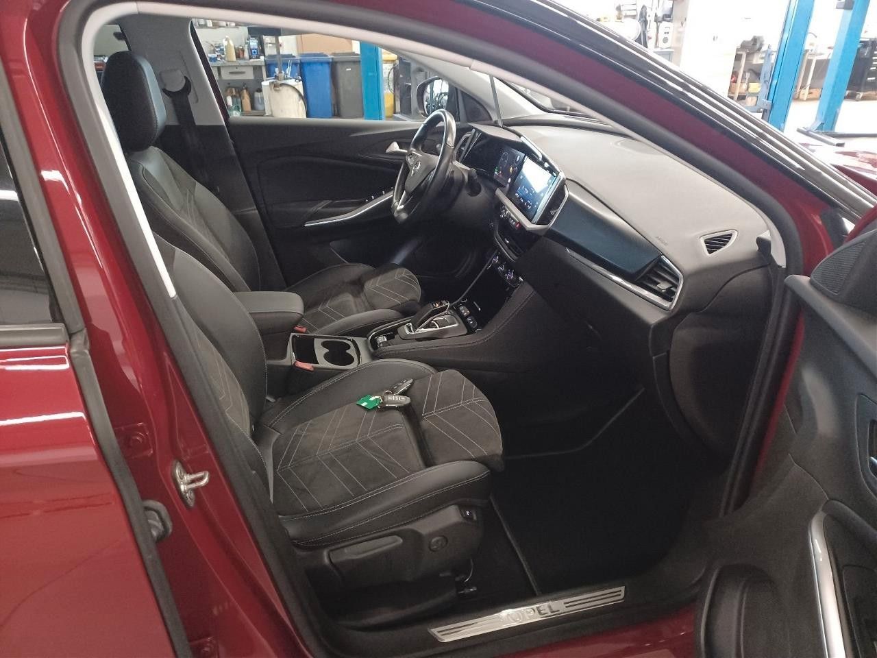 Fahrzeugabbildung Opel Grandland (X) ULTIMATE 4HYBRID NAVI/LED/360°/DAB