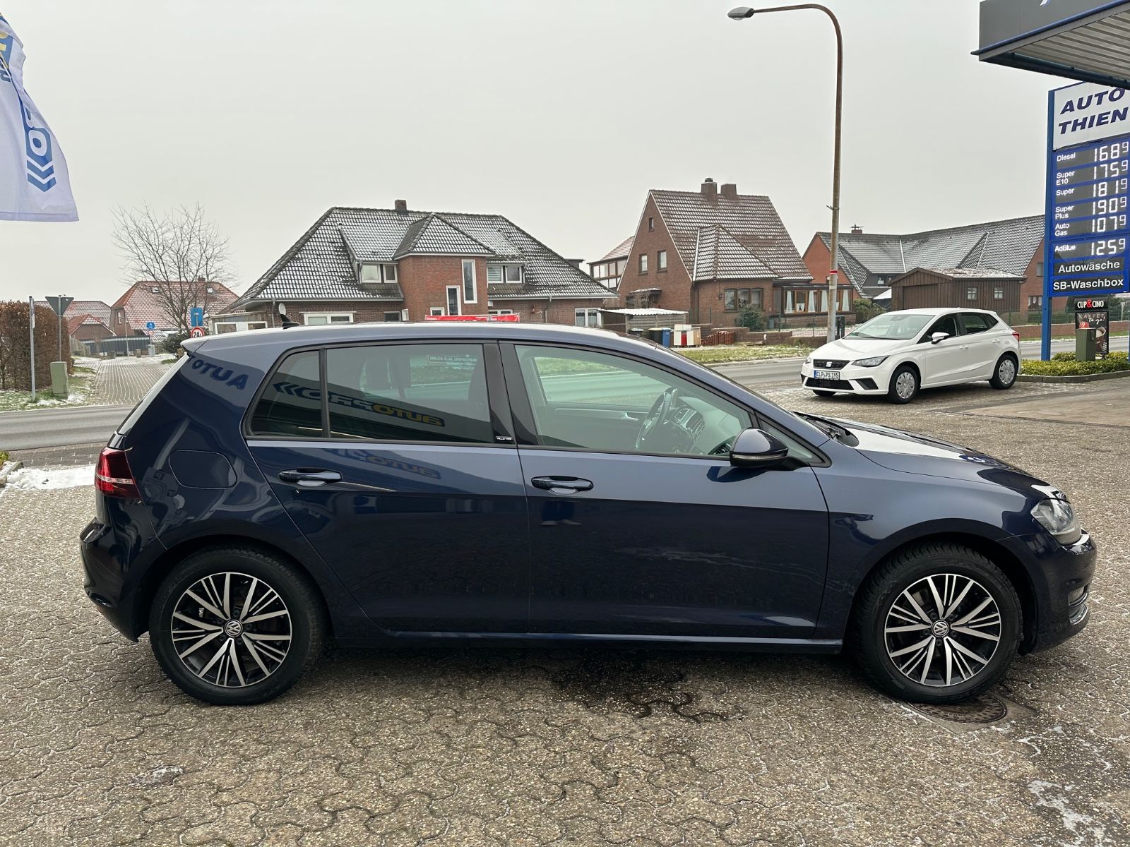Fahrzeugabbildung Volkswagen Golf VII 1.6 TDI Allstar AHK/BiXenon/BT/GJR
