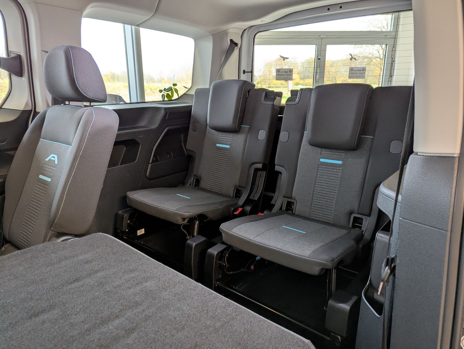 FORD Tourneo Connect L2 Active 7-Sitz Bi-LED Pano AHK - Image 14