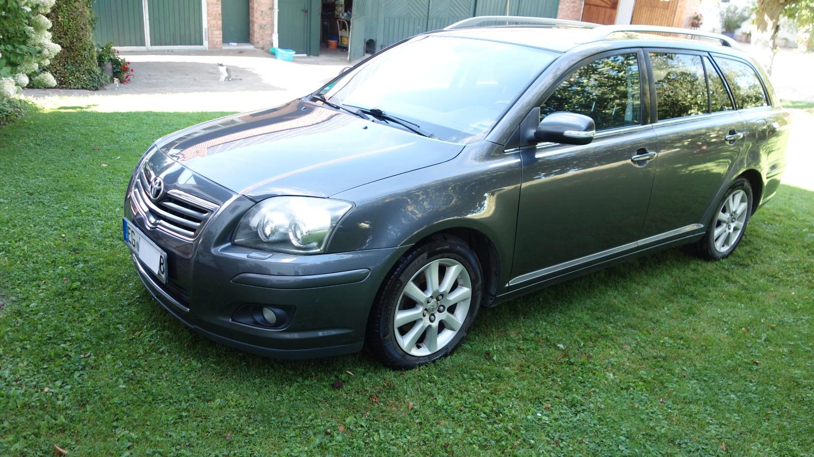 Toyota Avensis 2007 — interior