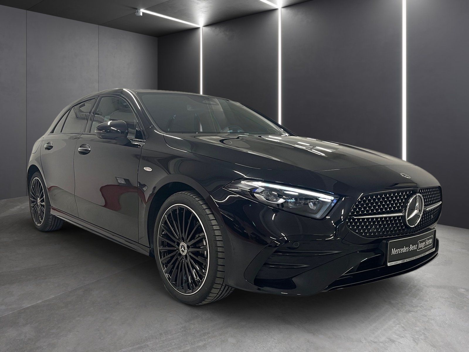 Fahrzeugabbildung Mercedes-Benz A 250 e AMG Plus*Pano*HUD*Distro*Burm*22kW*Night