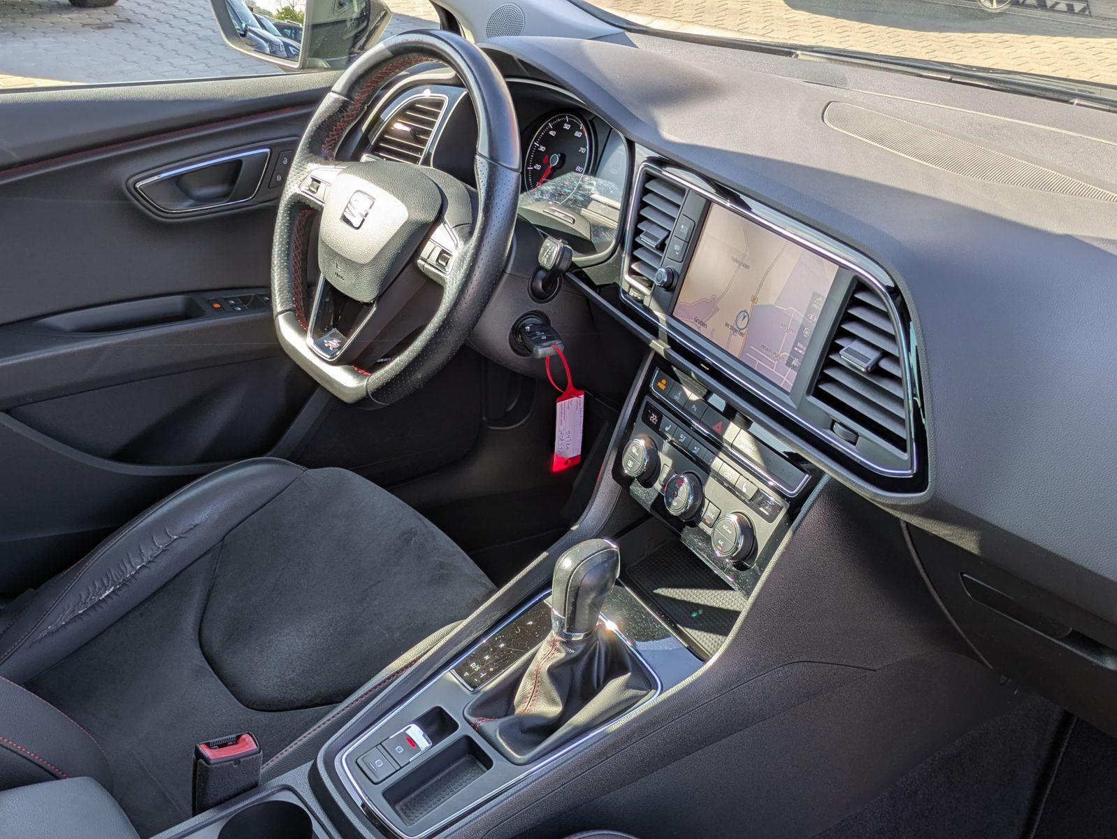 Fahrzeugabbildung SEAT Leon 1.4 TSI FR SCHIEBE-GLAS*KAMERA*LED*DAB*TEMP