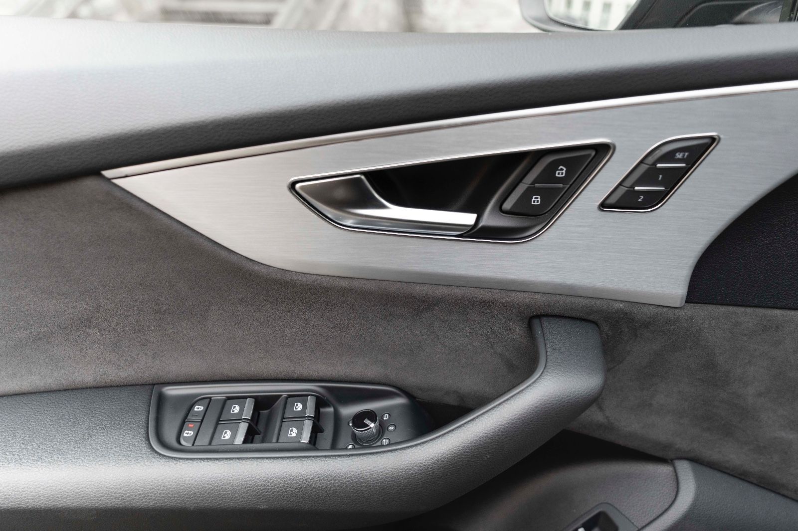 Fahrzeugabbildung Audi Q8 50 TDI quattro S-LINE TOTW DSP MATRIX PDC