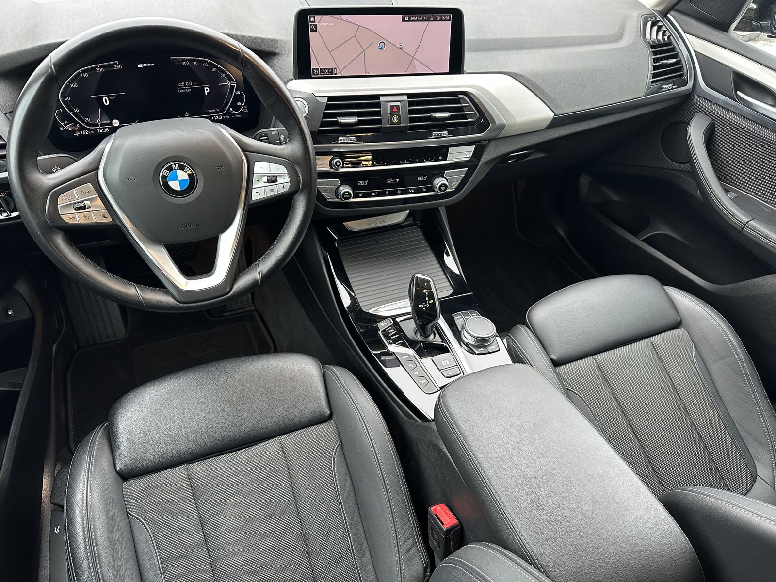 Fahrzeugabbildung BMW X3 xDrive30e xLine NAV+LED+HIFI+ACC+360°-KAMERA