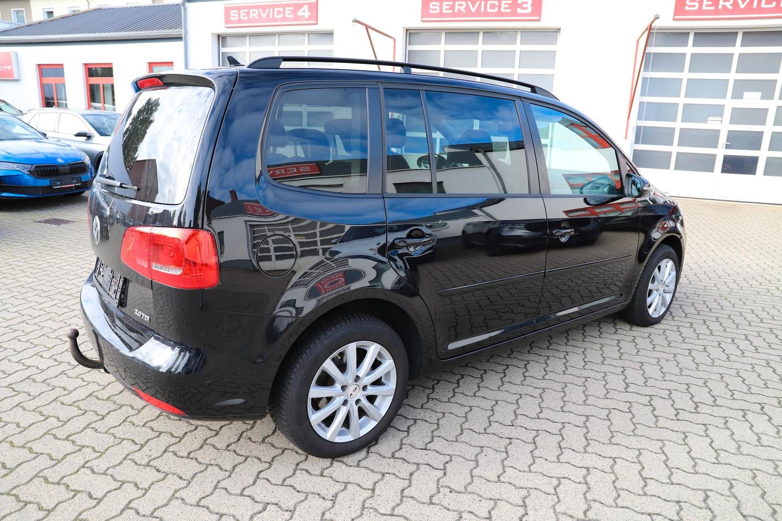 Volkswagen Touran 2.0 TDI 140 PS DSG - PANO/NAVI/AHK/RFK...