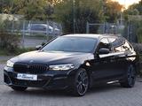 BMW 530 d  Aut. Touring xDrive *M Sport* - : Schwarz, mit Apple Carplay
