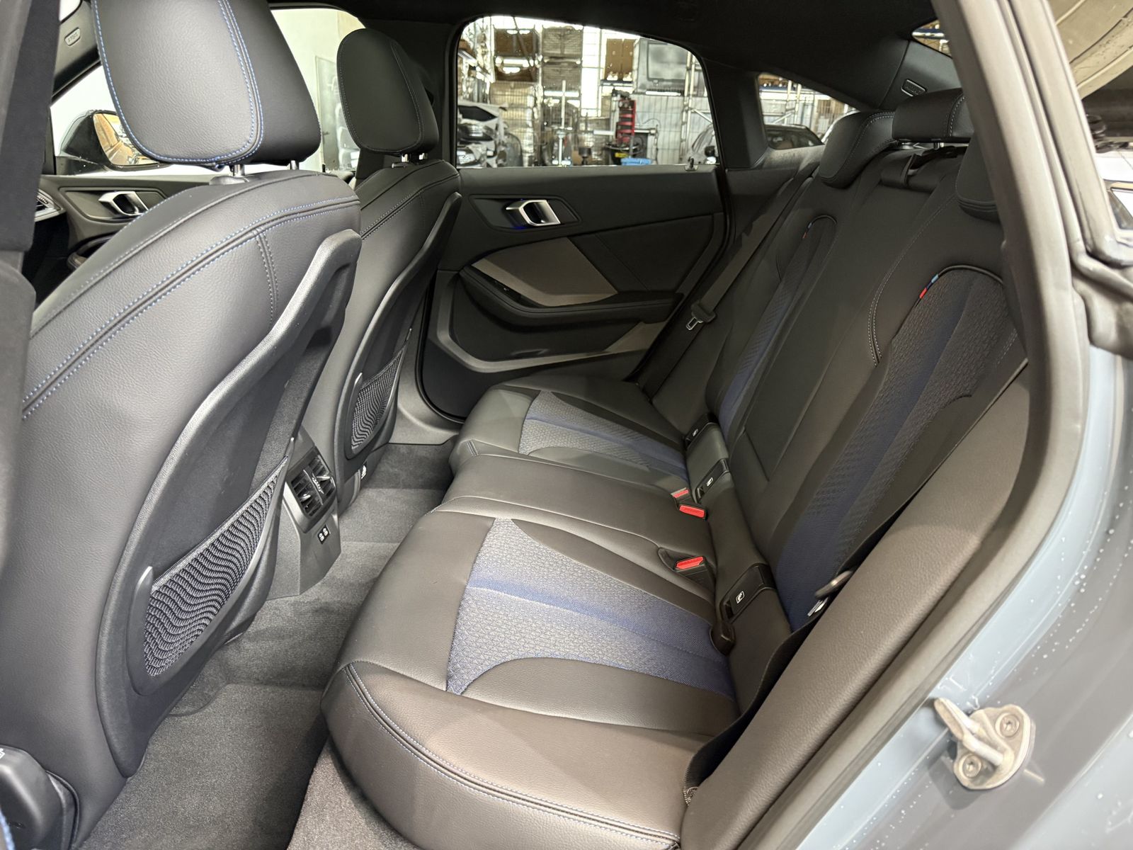 Fahrzeugabbildung BMW 218i AHK, Harman & Kardon, Lenkradheizung DAB