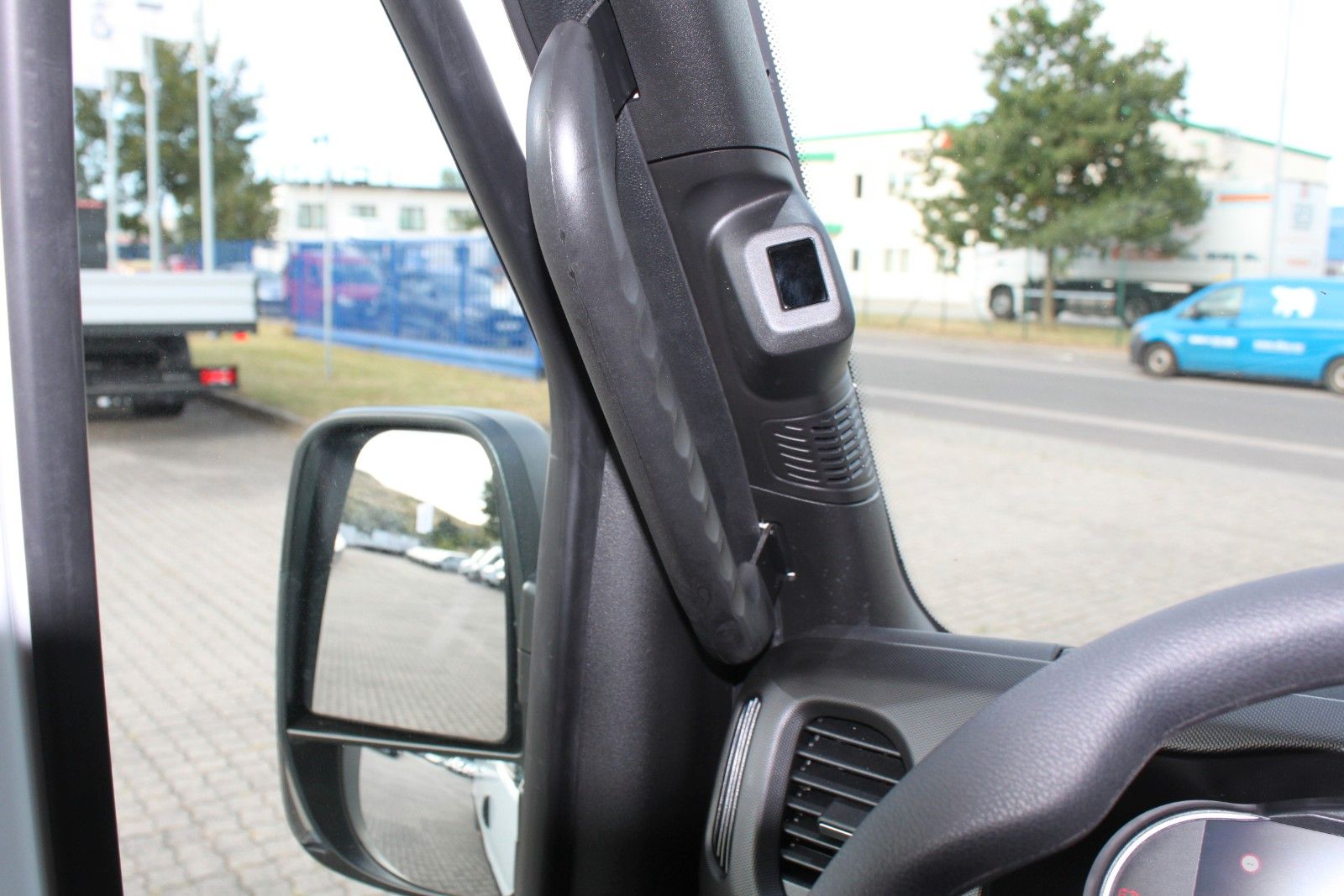 Fahrzeugabbildung Iveco Daily Kasten 35S16 Holzboden/Verkleidung/Airline