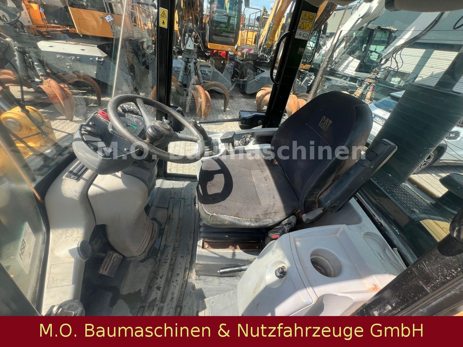 Fahrzeugabbildung CAT 906 H -2 / Klappschauefl / Gabel / SW/
