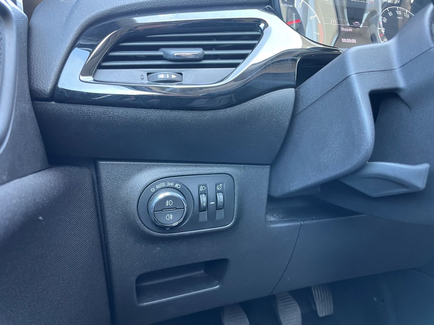 Fahrzeugabbildung Opel Corsa-e Klima Bluetooth Tempomat Lichtsensor
