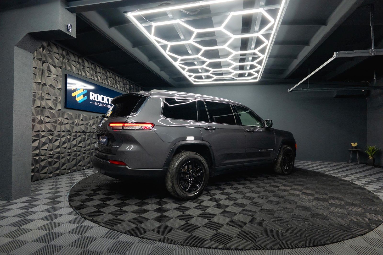 Fahrzeugabbildung Jeep Grand Cherokee 3.6 4x4 LAREDO L ACC Kamera 19%