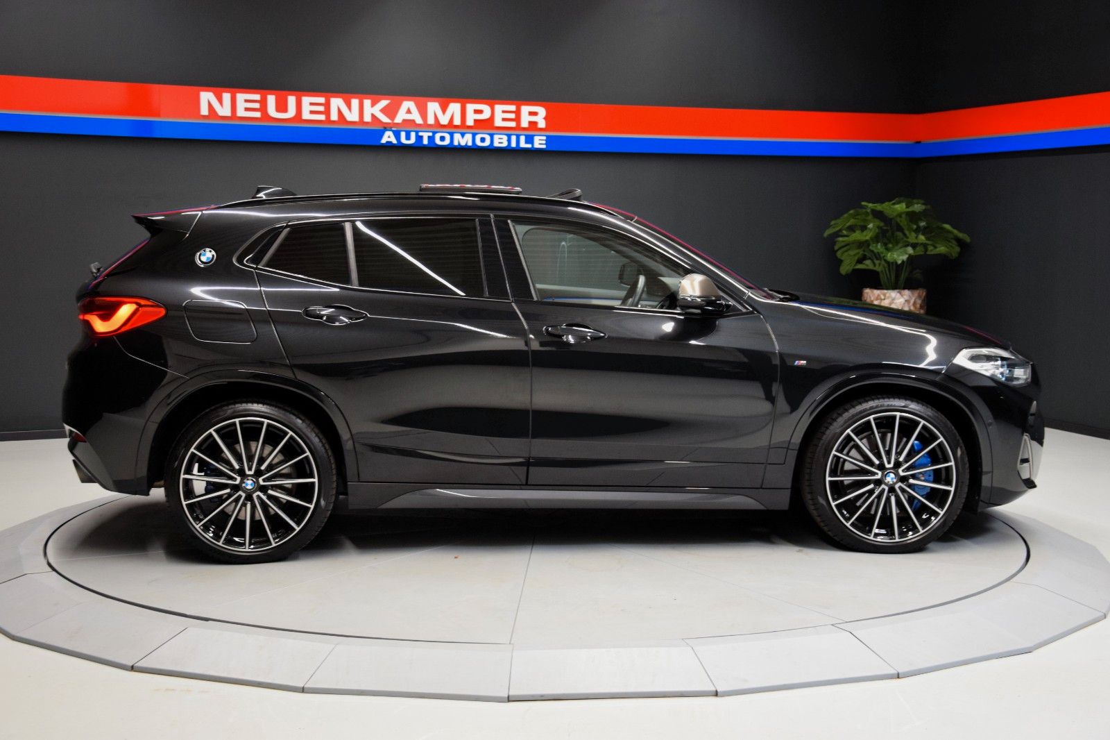 Fahrzeugabbildung BMW X2 xDrive M35i Pano ACC HuD h/k Schalensitze LED