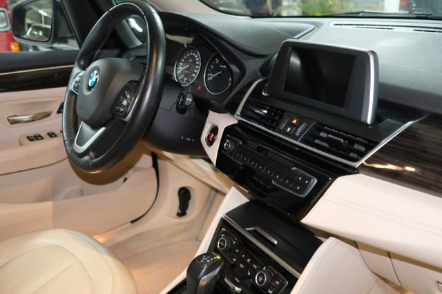 Fahrzeugabbildung BMW 225 i Active Tourer Luxury Line/Pan./Leder beige
