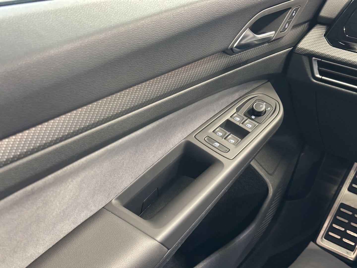 Golf Variant Mildhybrid VIII 1.5 eTSI R-Line DSG