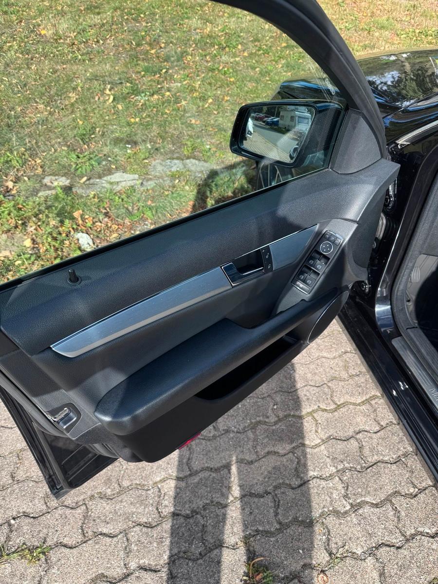 Mercedes-Benz C350 2009 — photo 10