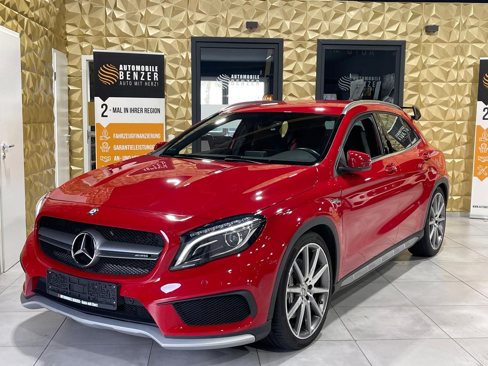 Fahrzeugabbildung Mercedes-Benz GLA 45 AMG 4Matic/KAMERA/ALCANTARA/35000KM