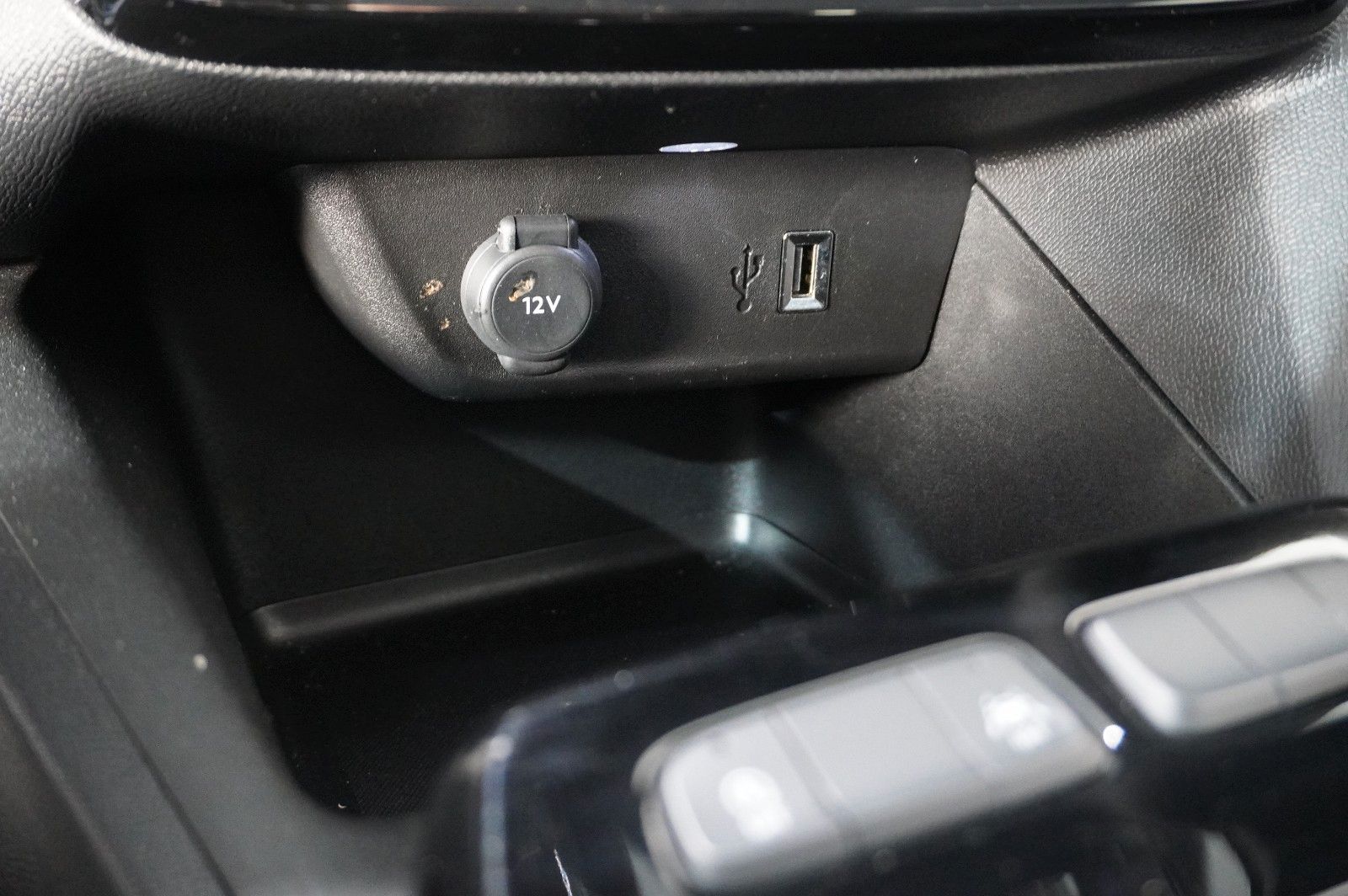 Fahrzeugabbildung Opel Mokka ELEGANCE 1.2T NAVI/LED/KAMERA/SPORT/SH/DAB