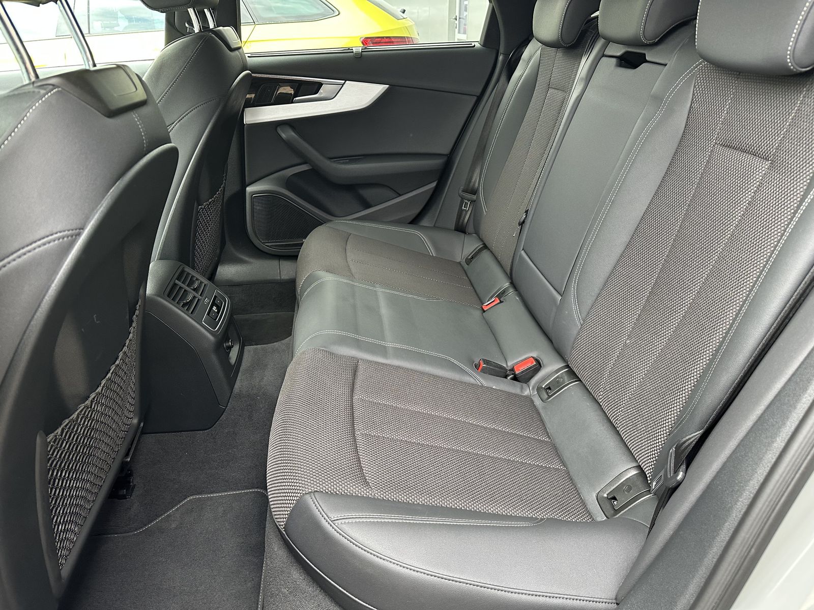 Fahrzeugabbildung Audi A4 Avant 40 TFSI S-Line Qu VCOCK+HUD+NAV+LED+ACC