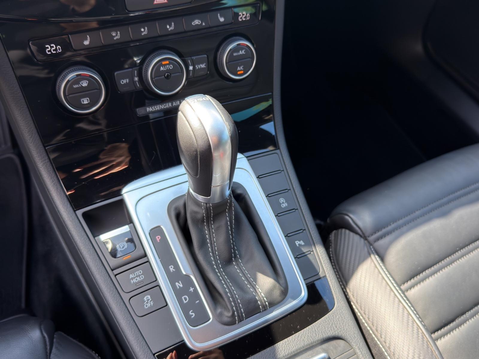 Volkswagen Passat CC R Line AHK Leder Navi PDC Bi Xenon DSG