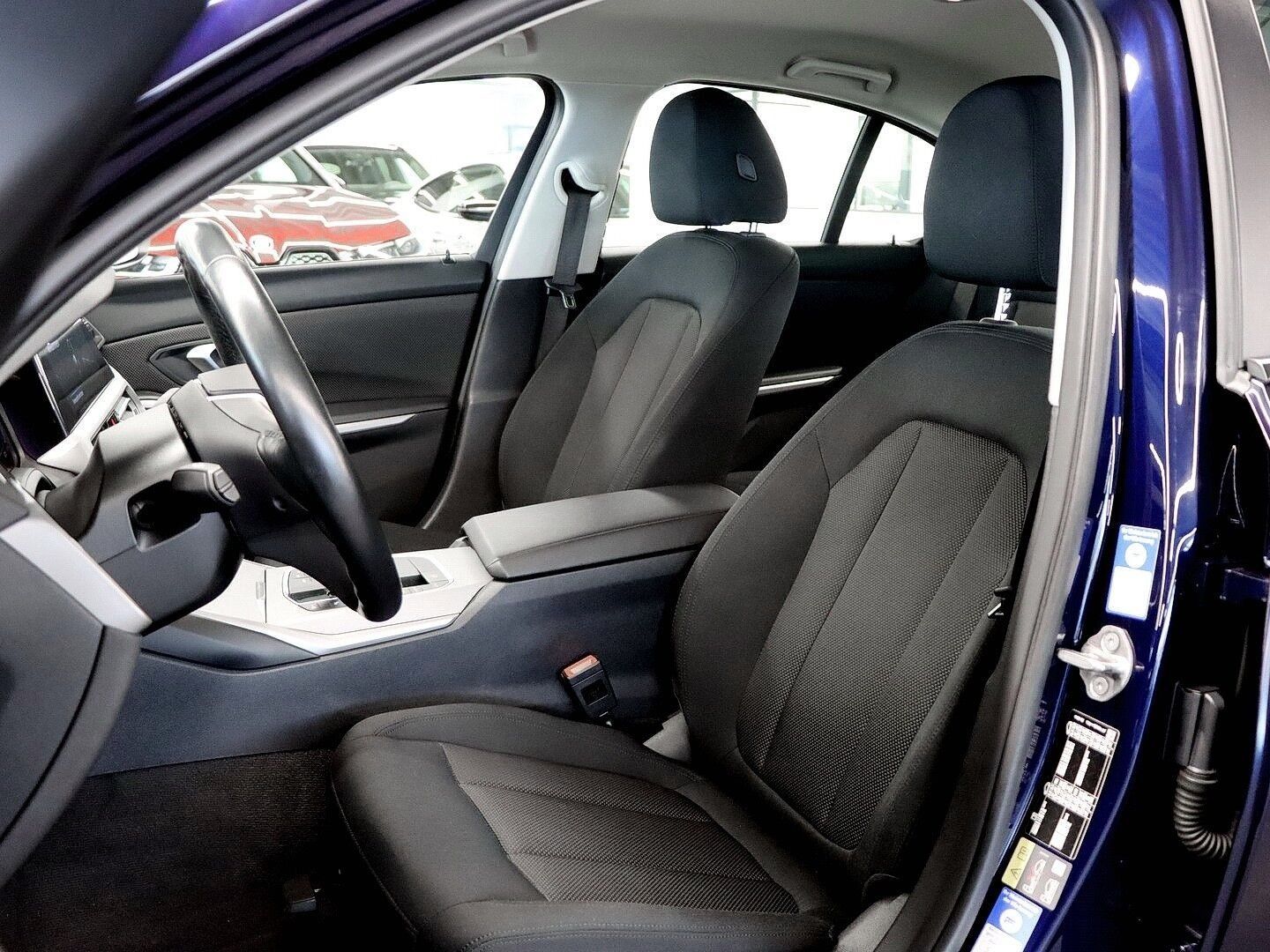 BMW 330e Advantage Head-Up, Kamera foto 14