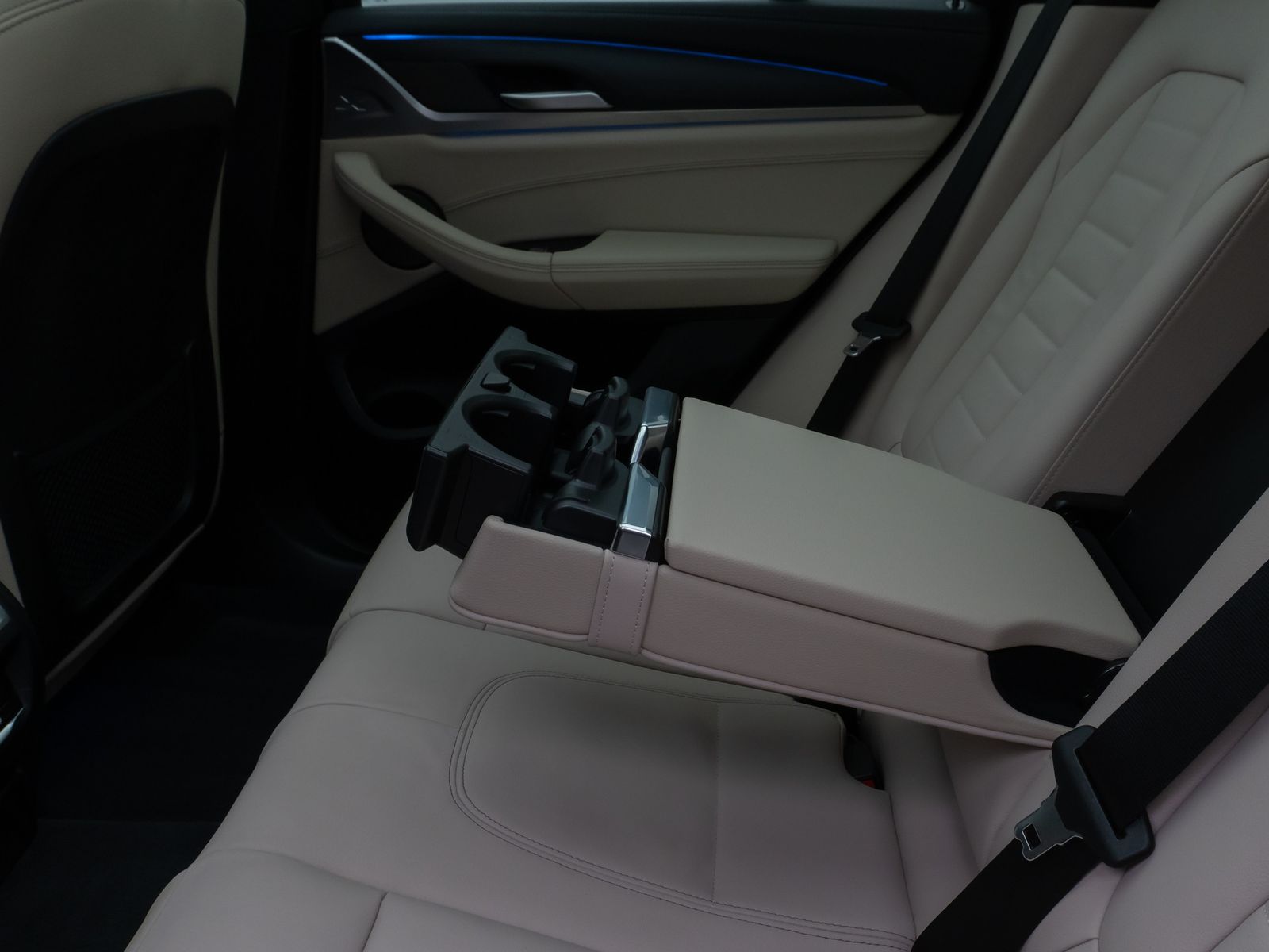 Fahrzeugabbildung BMW iX3 Impressive M Sport Panorama 360°HUD DAB H/K