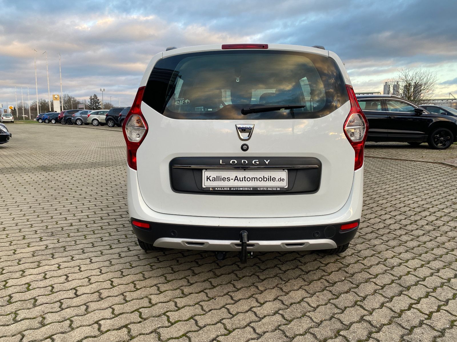 Fahrzeugabbildung Dacia Lodgy Stepway 1.3 NAVI+KLIMA+SHZ+AHK+TÜV-NEU