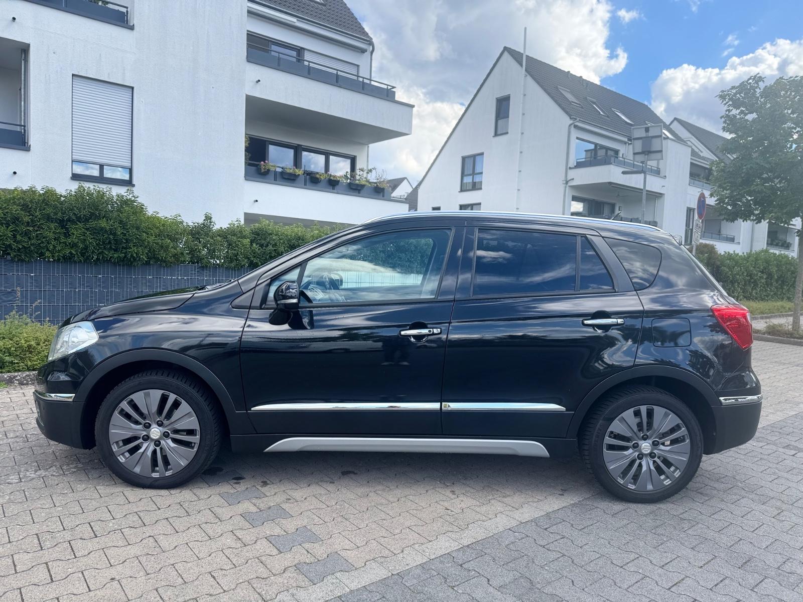 Suzuki SX4 S-Cross Comfort+* 1.Hand*Pano*AHK*Leder