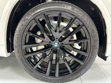 Fahrzeugabbildung BMW X5 xd40i SAG M Sport Kamera Panorama LED HiFi 22