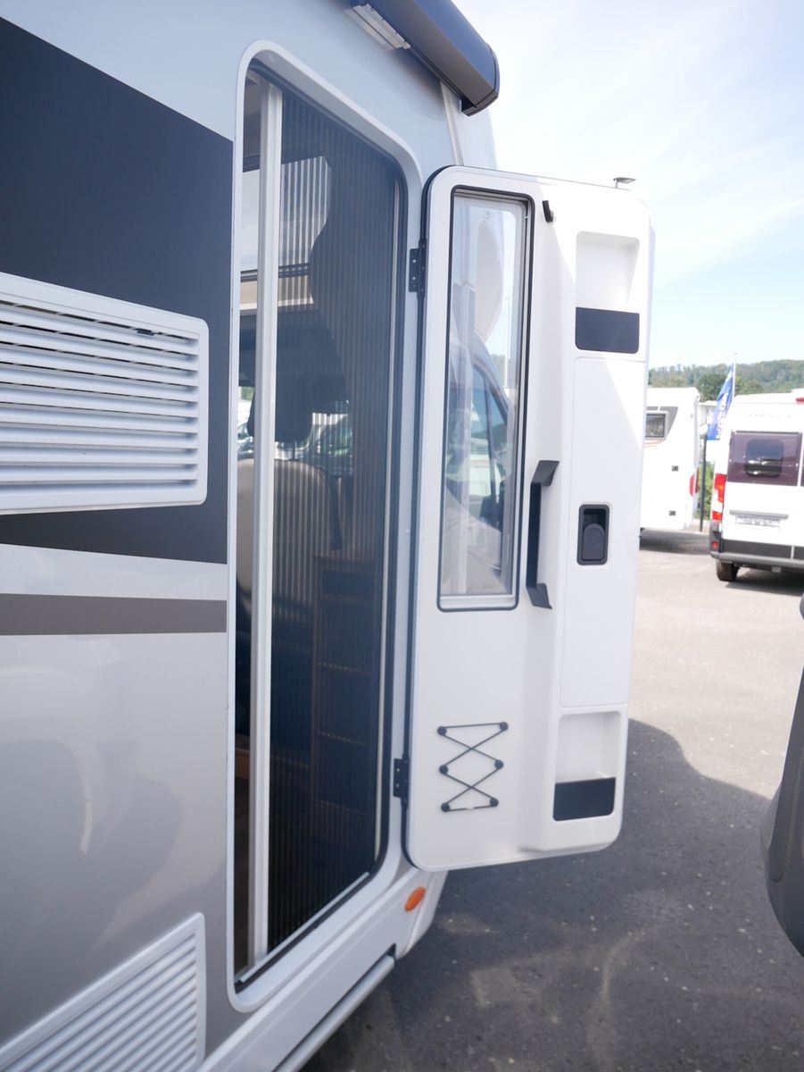 Fahrzeugabbildung Sunlight Adventure T Ford 670S Bi-Xenon,AbwTankIsoliert