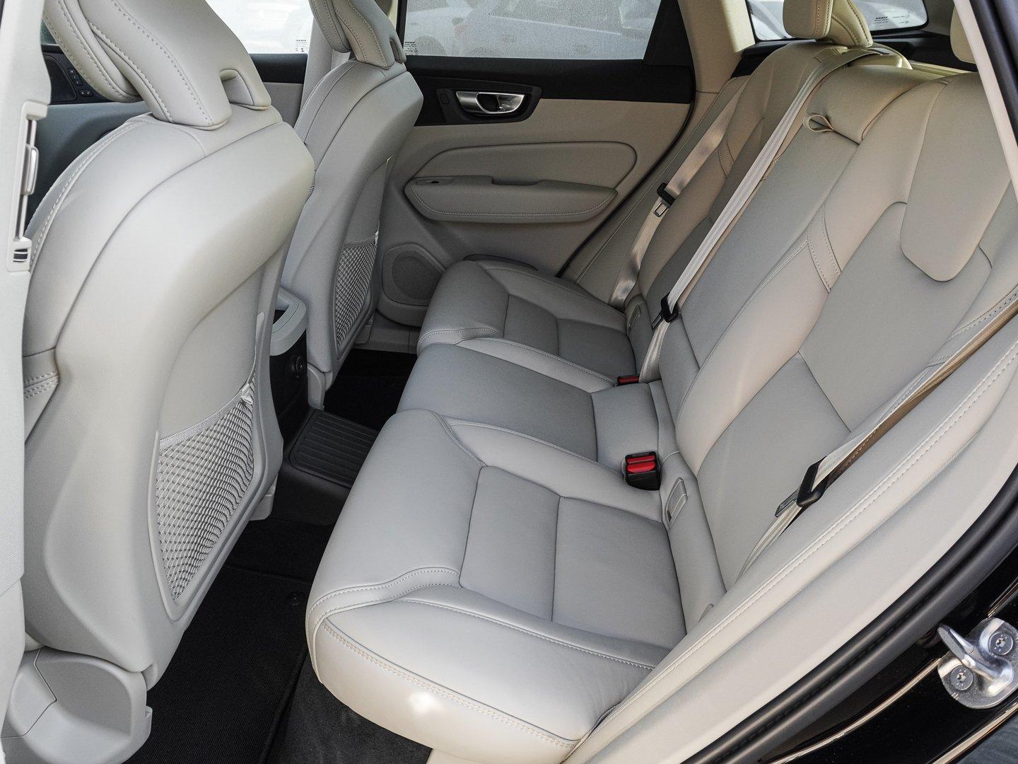 Volvo XC60 T8 AWD Ultra Bright Plug-in Hybrid MASSAGE