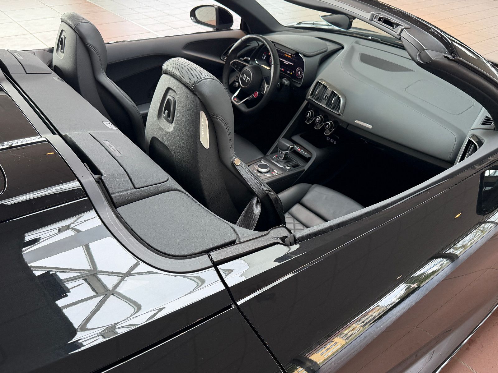 Fahrzeugabbildung Audi R8 Spyder 5.2 FSI RWD performance/BANG&OLUFSEN/