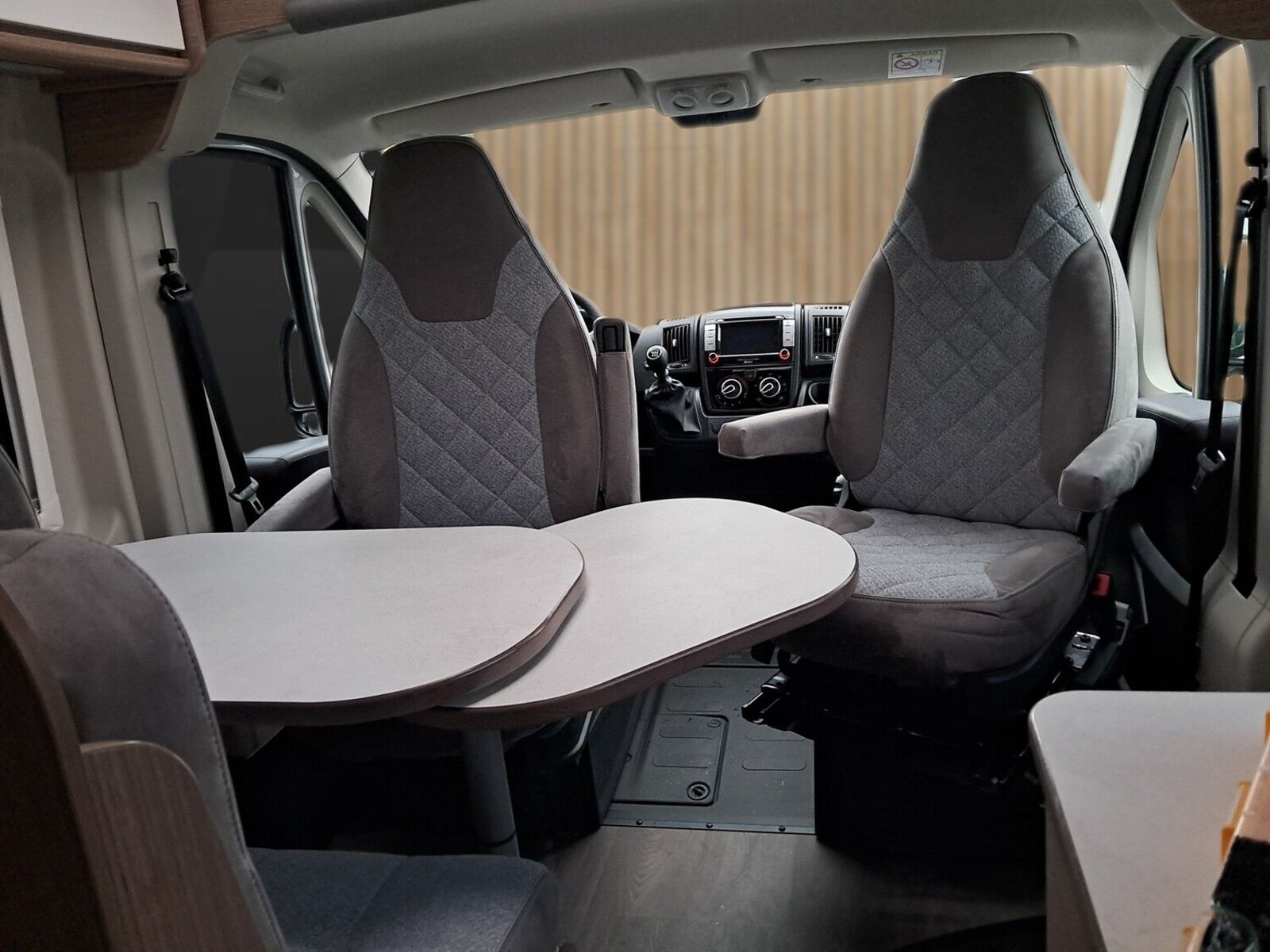 Fahrzeugabbildung Carado Clever CV E 600 RK, Markise, Tempomat, Radio