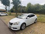 Suzuki Kizashi 2.4 - Suzuki Kizashi: Limousine