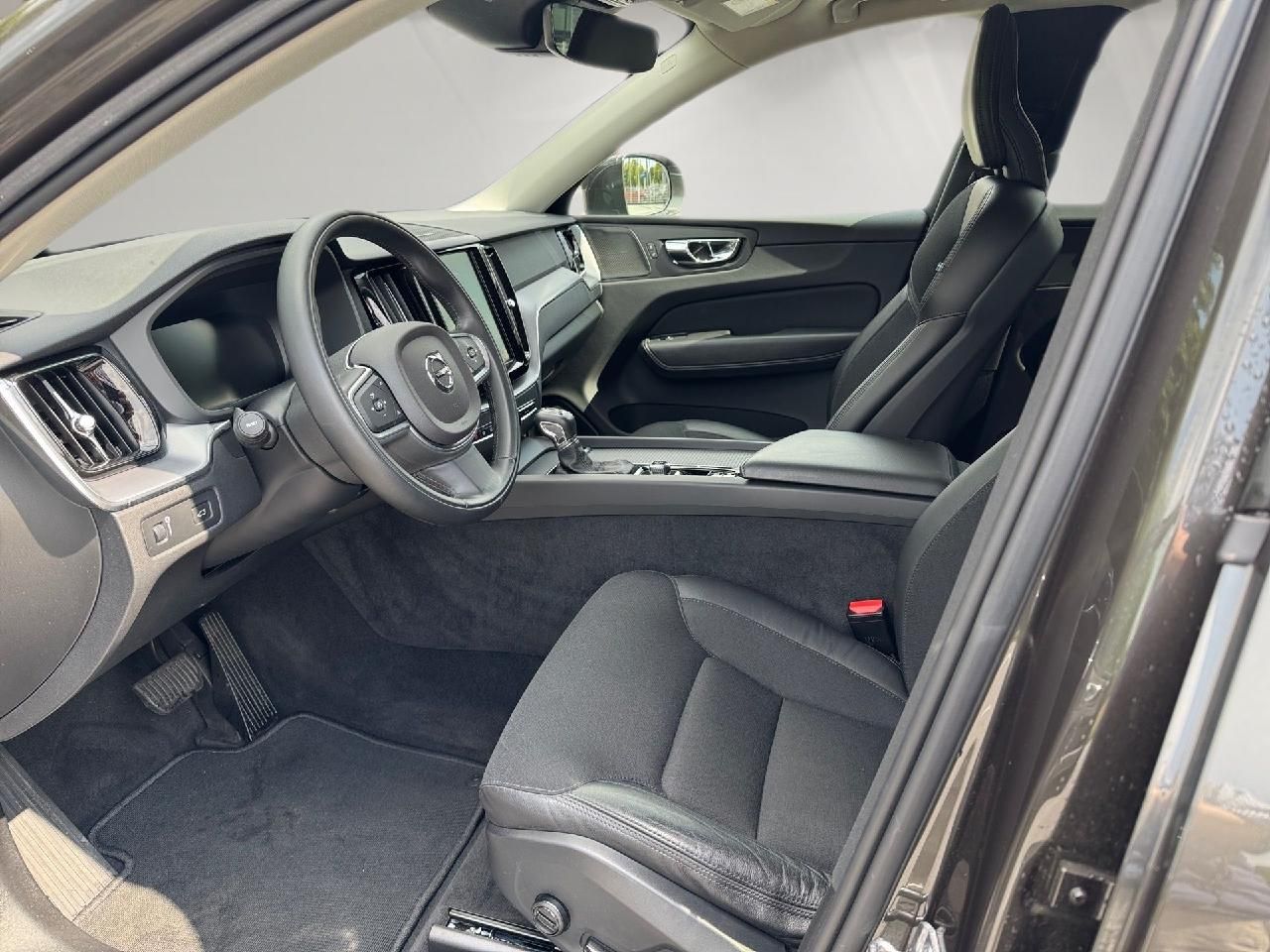 Fahrzeugabbildung Volvo XC60 D4 Geartronic Momentum 2WD
