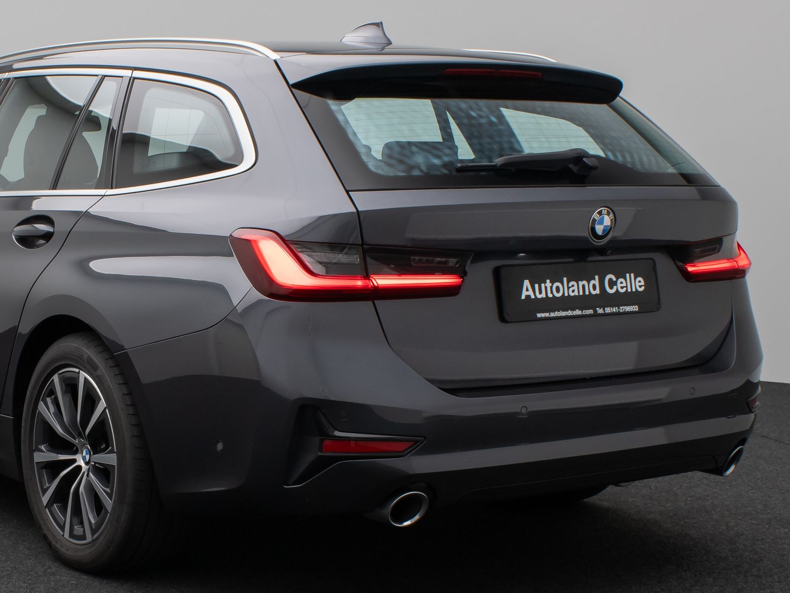 Fahrzeugabbildung BMW 320d Sport Line Panorama Kamera HUD DAB H/K AHK