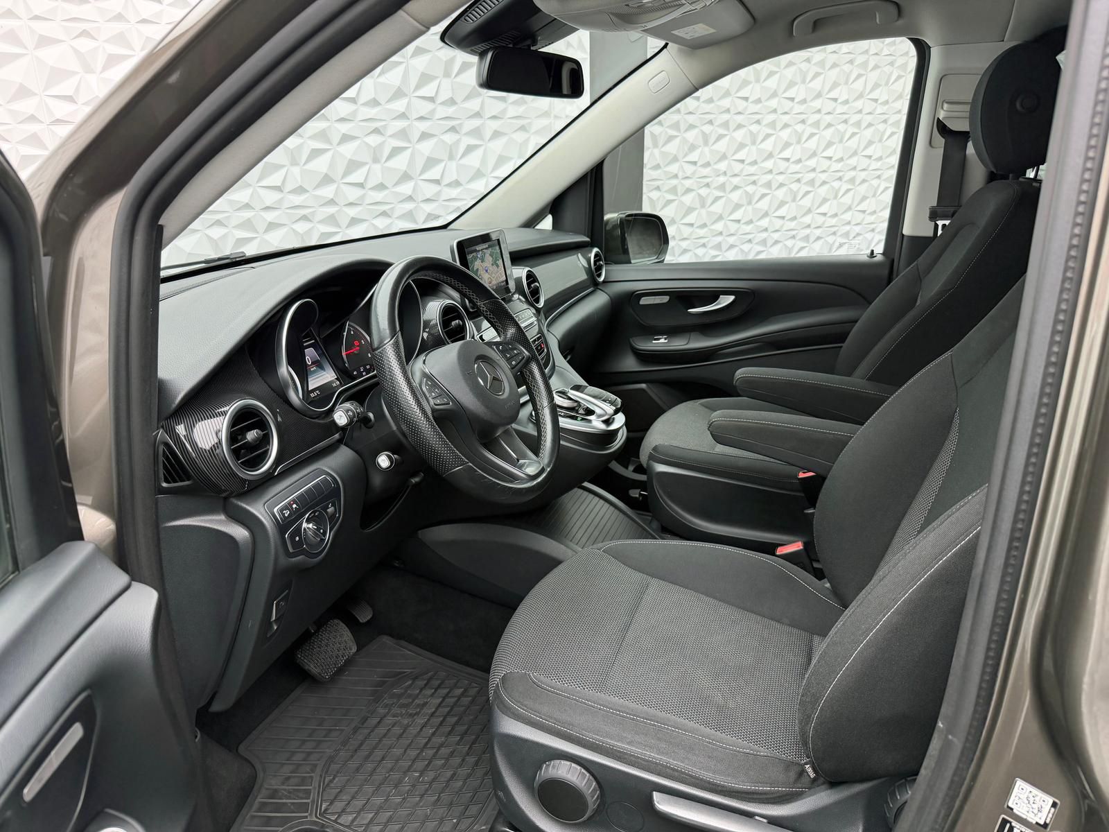 Fahrzeugabbildung Mercedes-Benz V250d 4MATIC*STANDHEIZ*AHK*7SITZE*ILS*3,1t*RCAM
