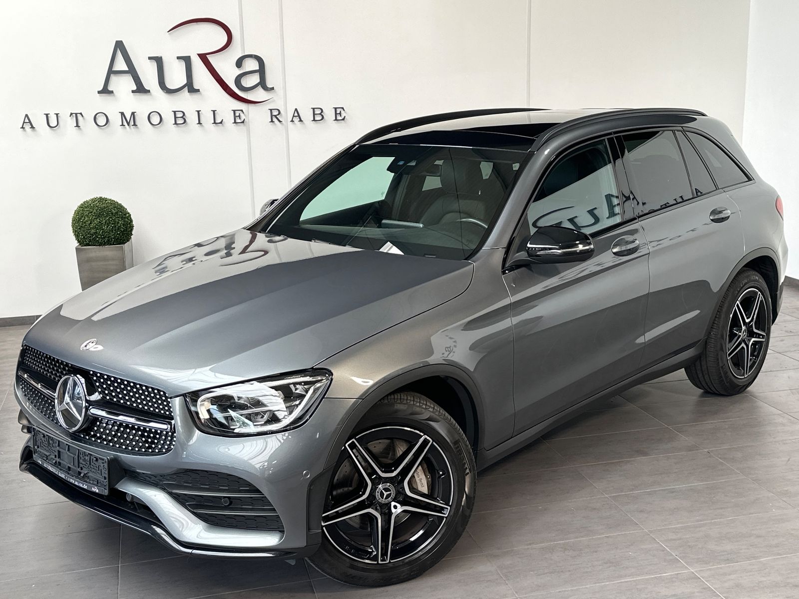 Fahrzeugabbildung Mercedes-Benz GLC 220d 4MATIC AMG Line NAV+LED+ACC+KAMERA+PANO