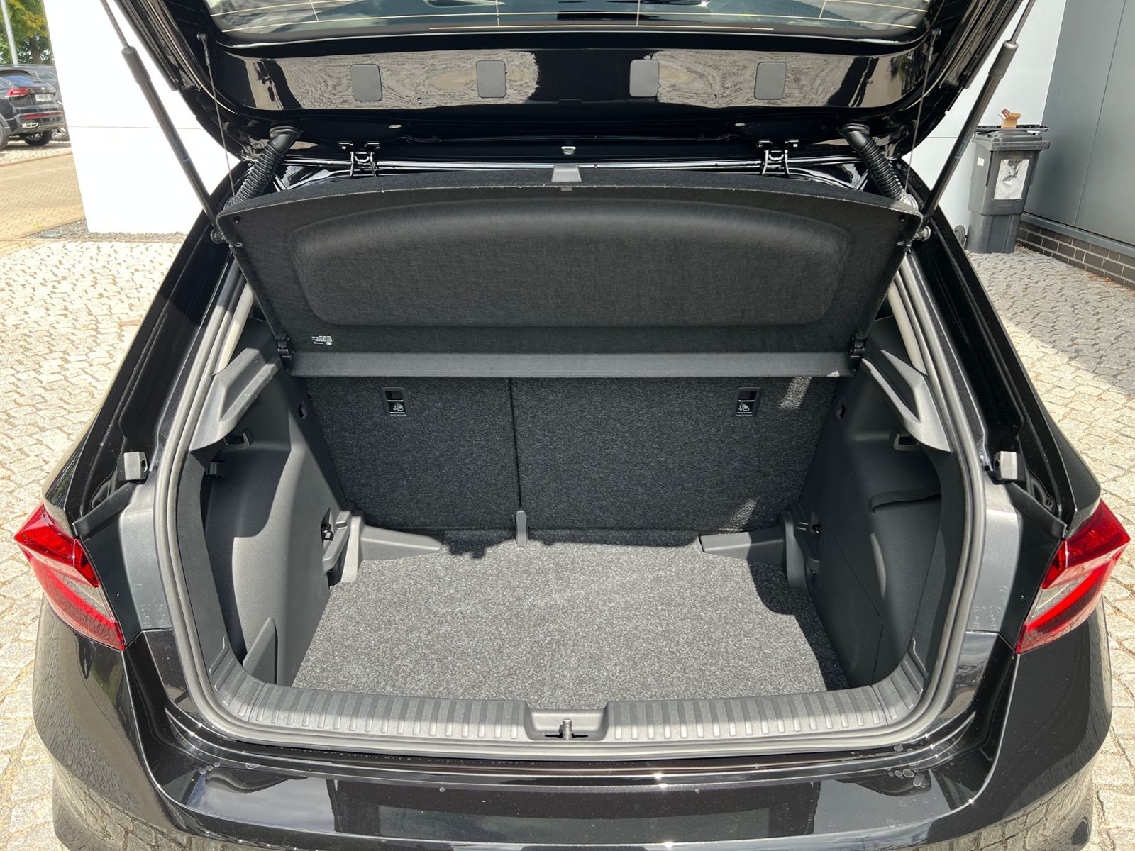 Fahrzeugabbildung SKODA Fabia Tour 1.0 TSI *Winter-Paket,KESSY,Einparkhi