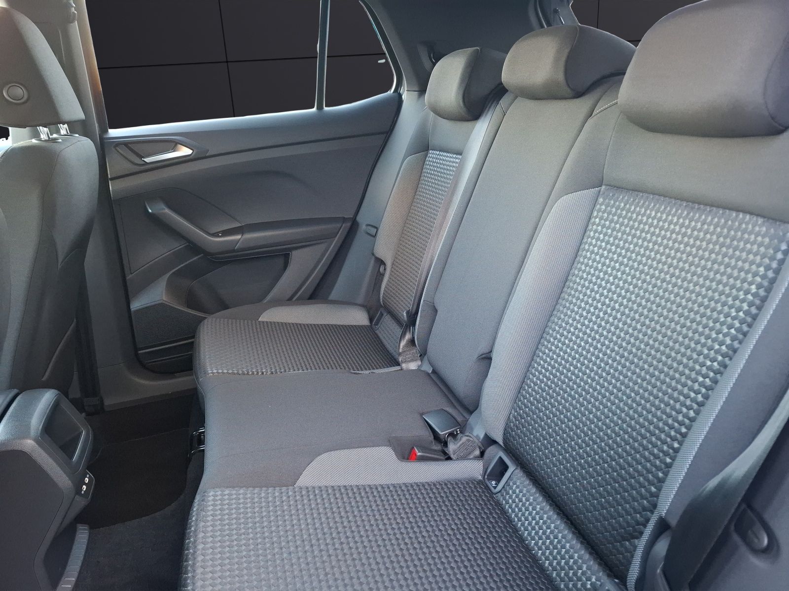 Fahrzeugabbildung Volkswagen T-Cross TSI Active DSG LED Navi AID ACC RFK SH 1