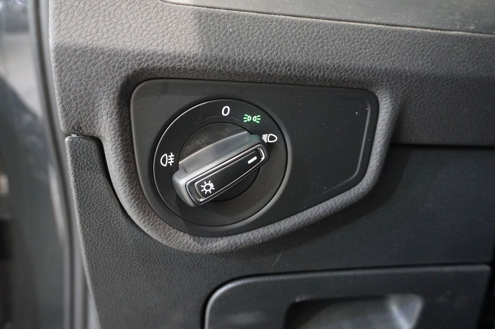 Fahrzeugabbildung Volkswagen Touran 2.0 TDI COMFORTLINE KLIMA/PDC/USB/ALU/BT