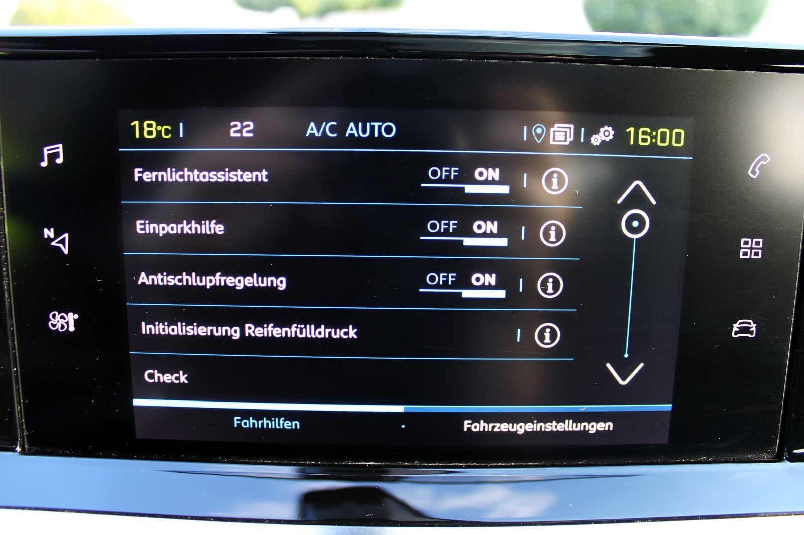 Fahrzeugabbildung Peugeot 2008 e-GT 11kW OnBoard LED ACC KAM SHZ BT NAV
